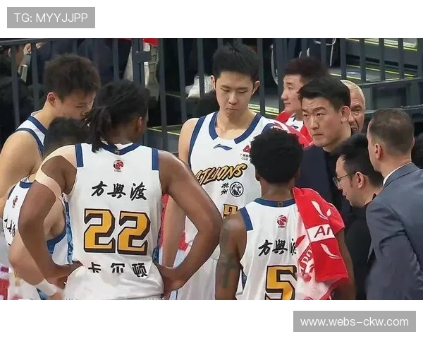 孙铭徽防守预判切断浙江传球路线,广厦体系化防守关键一环 孙铭徽防守预判切断浙江传球路线,广厦体系化防守关键一环