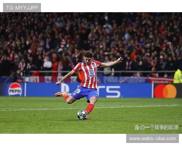 终场哨响，马竞球员略伦特跪地掩面失落离场